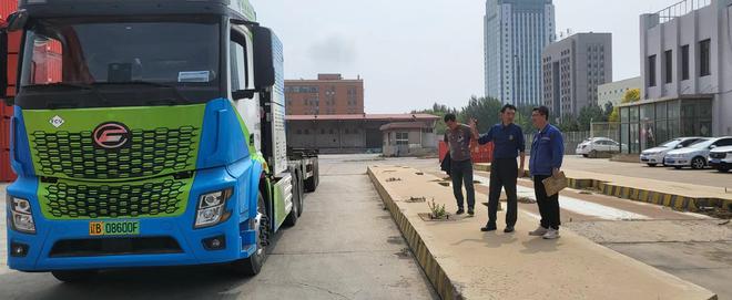 开云APP 开云官网入口新研氢能49T重卡正式在大连港集装箱码头投入运营(图2)